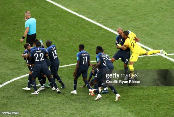 Players of France celebrats victory following the 2018 FIFA World Cup Final between France and Croatia at Luzhniki Stadium on July 15, 2018 in...