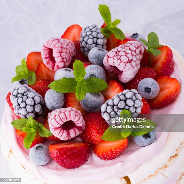 pavlova with berry fruits - berry stock-fotos und bilder