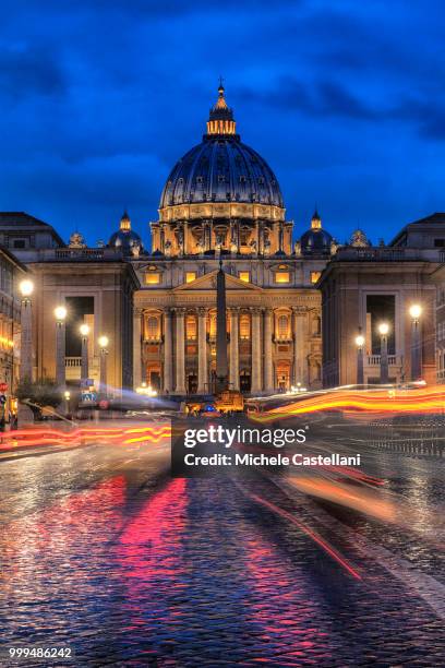 roma, city of vaticano. the "cupolone", the bell tower of st. peter church by night with dark sky... - vaticano 個照片及圖片檔