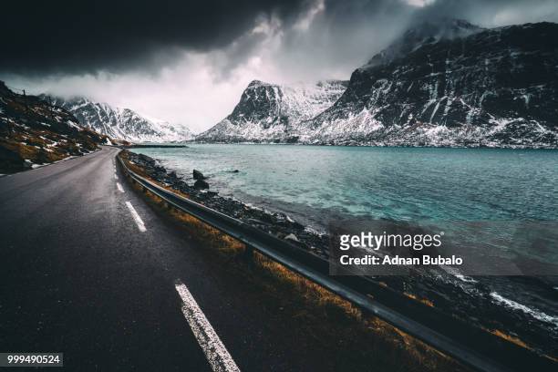 the roads of norway - adnan foto e immagini stock