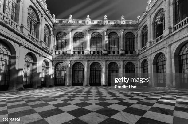 patio del archivo general de indias - de archivo stock pictures, royalty-free photos & images