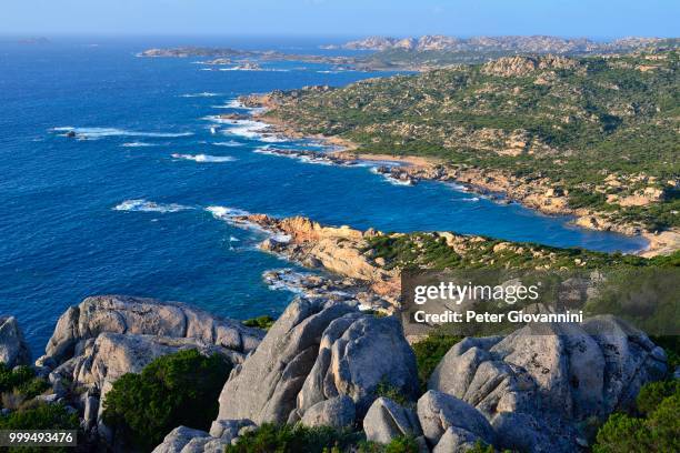 rocky coastline, isola maddalena, arcipelago di la maddalena national park, sardinia, italy - isola stock-fotos und bilder