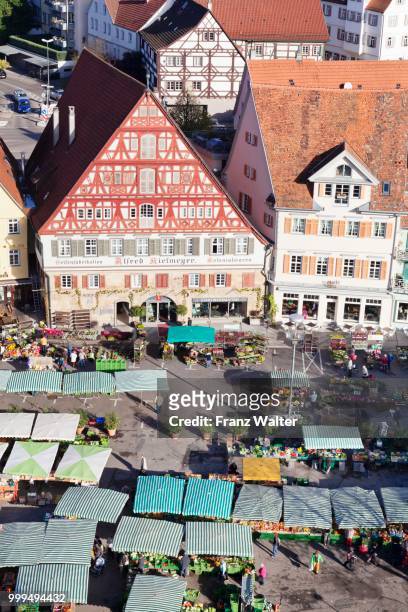 weekly market market and kielmeyer haus house, market square, esslingen, baden wuerttemberg, germany - weekly stockfoto's en -beelden