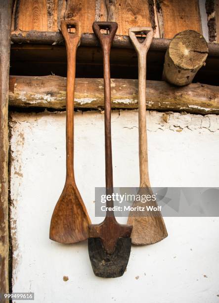 medieval wooden spades hanging on a wall, chalet, austria - moritz stock-fotos und bilder