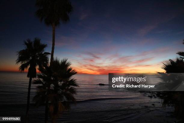 dusk at laguna beach - laguna stockfoto's en -beelden