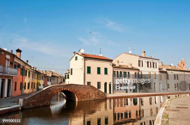 ponte dei sisti, comacchio, ferrara, emilia romagna, italy - emilia stock-fotos und bilder