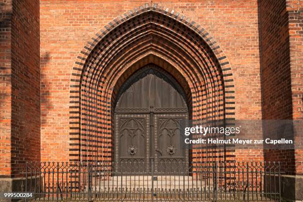 side portal of st. michael's church from the 14th century, lueneburg, lower saxony, germany - entrance gate stock pictures, royalty-free photos & images