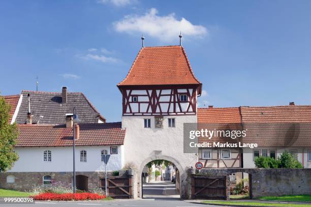 upper gate, lauda, baden-wuerttemberg, germany - porta da cidade imagens e fotografias de stock