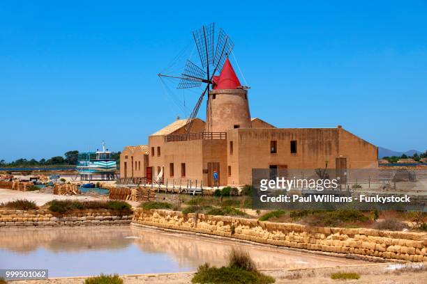 ettore e infersa salt mill and windmill, masala, sicily, italy - marsala stock pictures, royalty-free photos & images