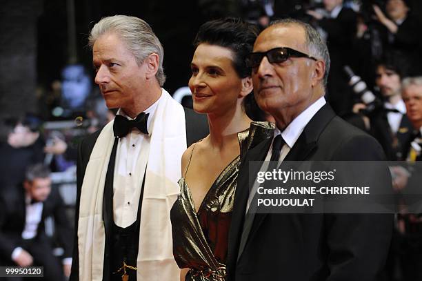 Iranian director Abbas Kiarostami, French actress Juliette Binoche and British actor William Shimell arrive for the screening of "Copie Conforme...