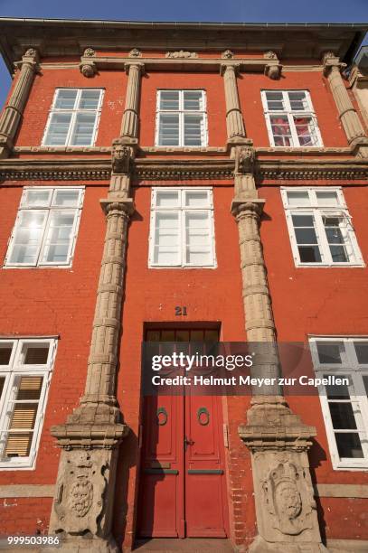 facade, koeniglich preussisches hauptsteueramt und staatshochbauamt, 1574, luenertorstrasse, lueneburg, lower saxony, germany - entrance gate stock pictures, royalty-free photos & images