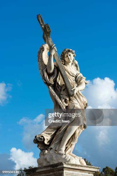 angel with the cross (angelo con la croce), by ercole ferrata, angel statues with symbols of the passion by bernini, ponte sant'angelo, rome, lazio, italy - croce stock pictures, royalty-free photos & images