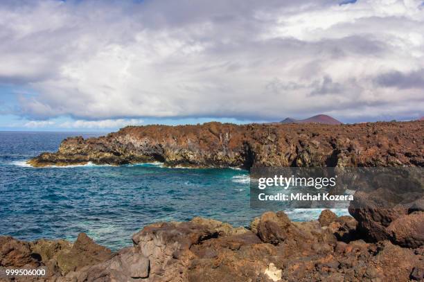 Absolute Sharp Edge 1,171 Sharp Edges Stock Photos, High-Res Pictures, and Images - Getty ...