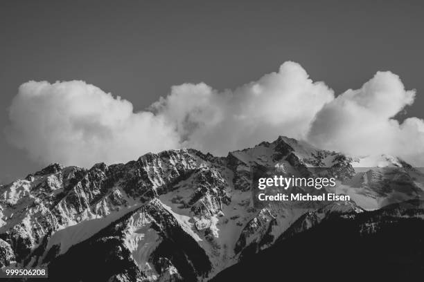 mountains of british colombia - eisen 個照片及圖片檔