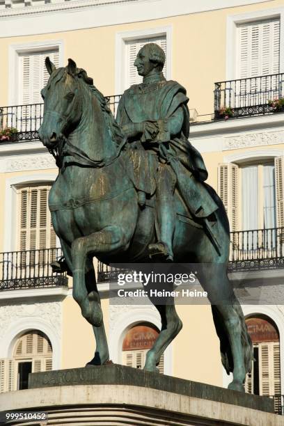 monument to king carlos iii, plaza de la puerta del sol, madrid, spain - animal representation stock pictures, royalty-free photos & images