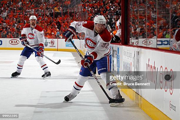 Travis Moen of the Montreal Canadiens handles the puck against the Philadelphia Flyers in Game 1 of the Eastern Conference Finals during the 2010 NHL...