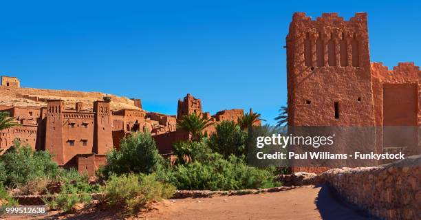 mud buildings of the fortified berber ksar of ait benhaddou, sous-massa-dra, morocco - massa fotografías e imágenes de stock