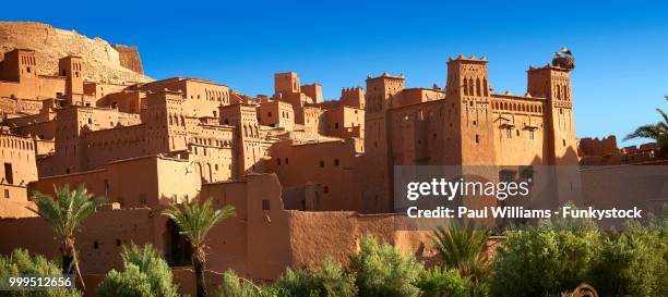 mud buildings of the fortified berber ksar of ait benhaddou, sous-massa-dra, morocco - massa fotografías e imágenes de stock