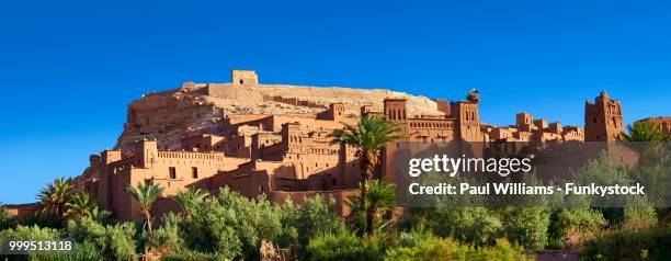 mud buildings of the fortified berber ksar of ait benhaddou, sous-massa-dra, morocco - massa fotografías e imágenes de stock