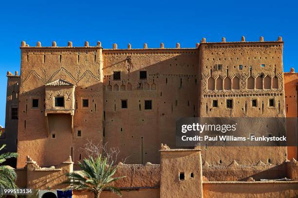 exterior of the mud brick taourirt kasbah built by pasha glaoui, unesco world heritage site, ouarzazate, morocco - kasbah of taourirt imagens e fotografias de stock