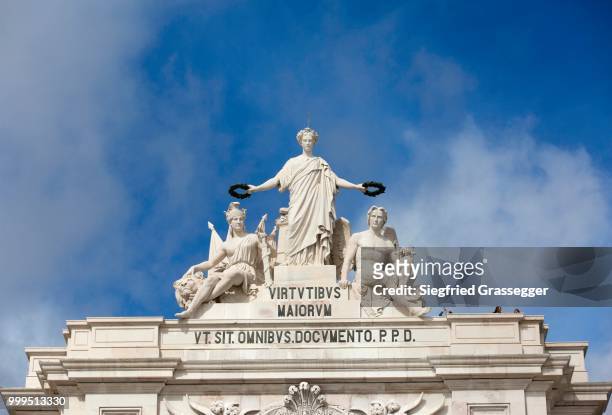 three statues on the triumphal arch, rua augusta, lisbon, portugal - rua stock pictures, royalty-free photos & images