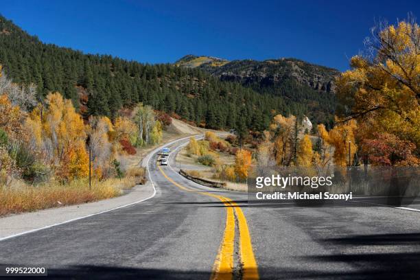 autumn landscape and highway 160, san juan national forest, colorado, united states - pagosa springs - fotografias e filmes do acervo