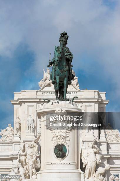 equestrian statue of king jose i, praca do comercio, lisbon, portugal - animal representation stock pictures, royalty-free photos & images