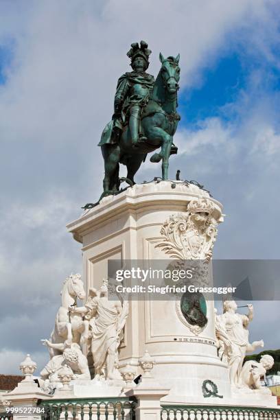 equestrian statue of king jose i, praca do comercio, lisbon, portugal - animal representation stock pictures, royalty-free photos & images
