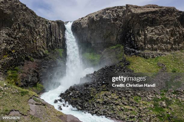 basalt walls with waterfall salto de arco iris, maule valley, san clemente, maule, chile - arco bildbanksfoton och bilder