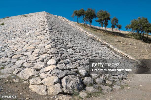 artificial rampart of yerkapi, ruins of the hittite city of hattusa, near bogazkale, province of corum, turkey - corum province stock pictures, royalty-free photos & images