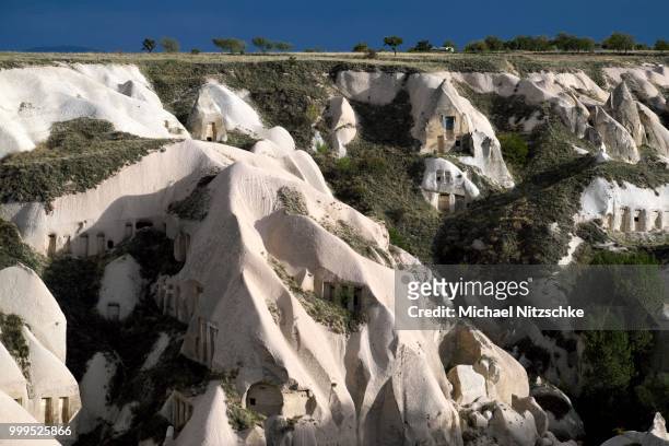 tufa formations with cave dwellings, pigeon valley, guevercinlik, nevsehir province, cappadocia, turkey - nevşehir province stock-fotos und bilder