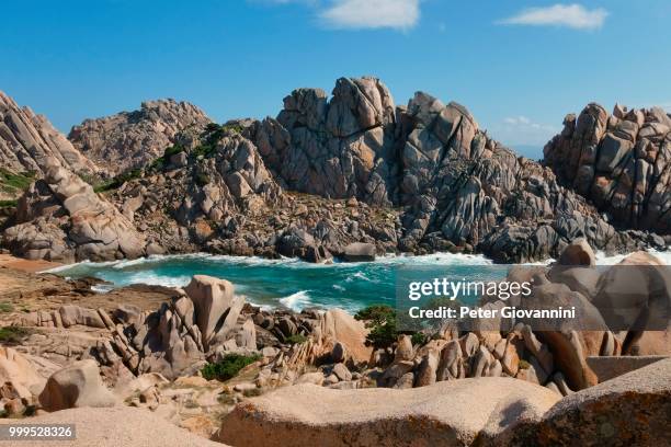 bizarre rock formations, withered tafoni rocks in the valle della luna, capo testa, province of olbia-tempio, sardinia, italy - tafoni stockfoto's en -beelden