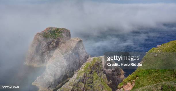 the mist of cape wrath - flowing cape 個照片及圖片檔