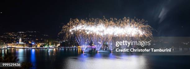 notte di fiaba: riva del garda - notte ストックフォトと画像