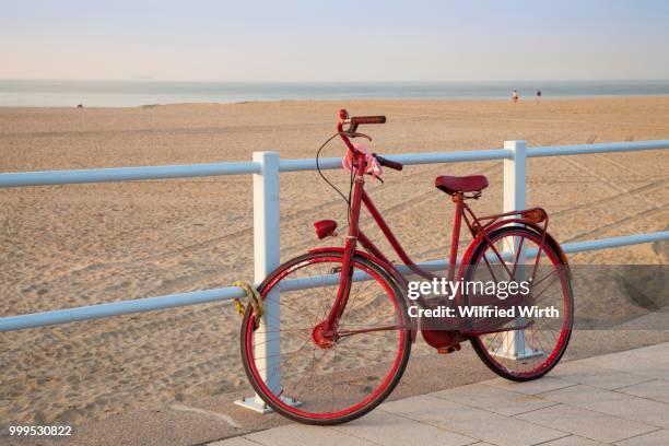 bicycle and sandy beach, scheveningen, the hague, holland, the netherlands - the hague stock-fotos und bilder