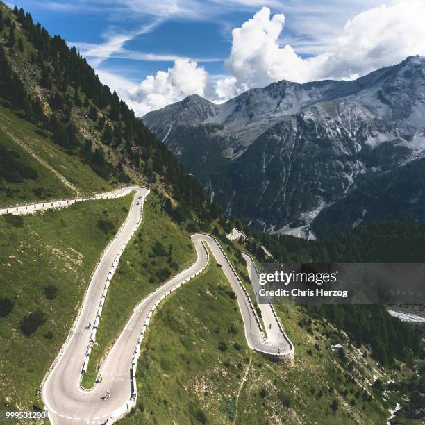 mountain road - herzog stockfoto's en -beelden
