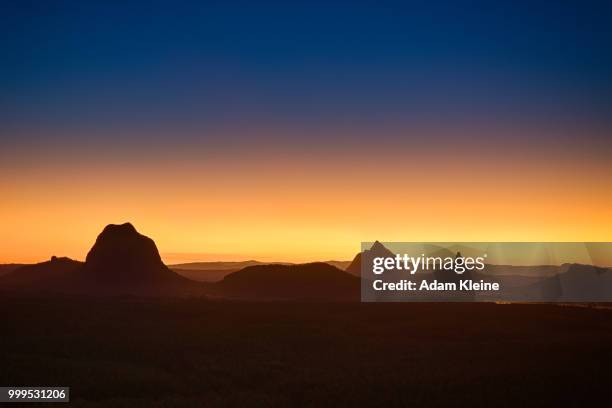 glass house mountains - glass house mountains - fotografias e filmes do acervo