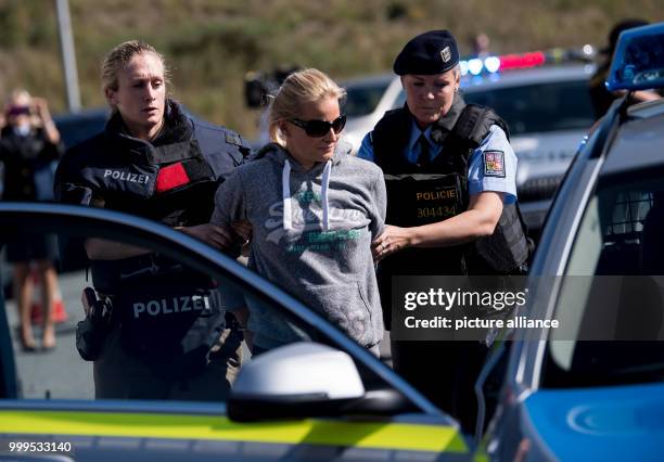 Bavarian and Czech police officers can be seen during a joint cross-border drill in Furth im Wald, Germany, 30 August 2017. The scenario performed is...