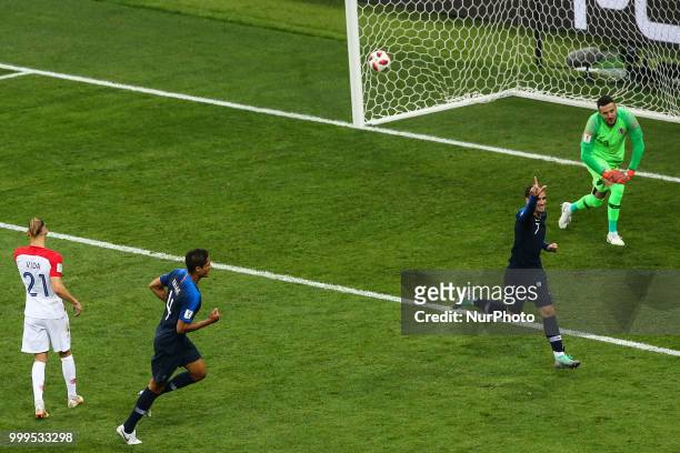 Danijel Subasic Domagoj Vida Antoine Griezmann gol bramka radosc Raphael Varane during the 2018 FIFA World Cup Russia Final between France and...