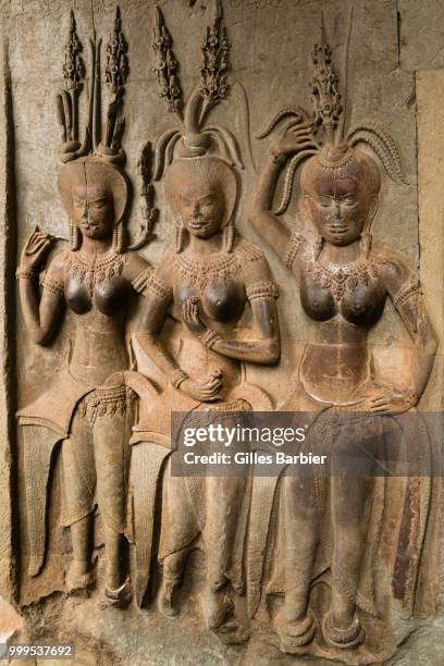 dancers, sculptural relief, angkor wat, siem reap, cambodia - classical mythology character stock-fotos und bilder