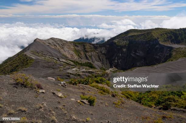 main crater of the irazu volcano, irazu volcano national park, province of cartago, costa rica - stratovolcano 個照片及圖片檔