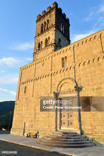 the romanesque cathedral of san cristoforo, barga, garfagnana, province of lucca, tuscany, italy - driveway gate stock pictures, royalty-free photos & images