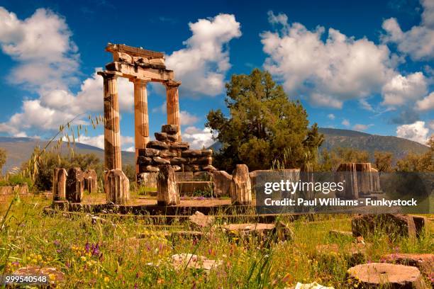 the doric columns of the tholos at the sanctuary of athena pronaia, circa 380 and 360 bc, delphi archaeological site, delphi, greece - a 380 stock-fotos und bilder