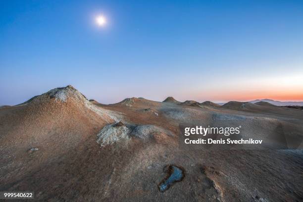 mud volcanoes of azerbaijan at sunset - mud imagens e fotografias de stock