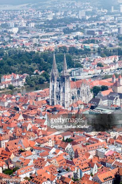 aerial view, old town with the regensburg cathedral, regensburg, upper palatinate, bavaria, germany - old cathdral stock pictures, royalty-free photos & images