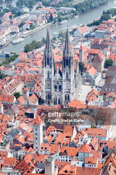 aerial view, old town with the regensburg cathedral and the danube, regensburg, upper palatinate, bavaria, germany - old cathdral stock pictures, royalty-free photos & images