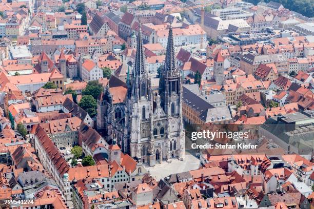 aerial view, old town with the regensburg cathedral, regensburg, upper palatinate, bavaria, germany - kiefer foto e immagini stock