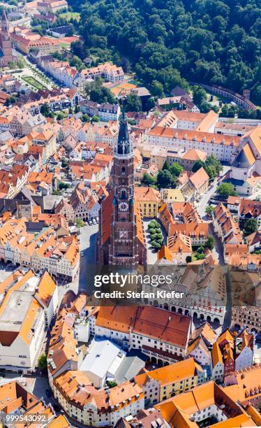 aerial view, st. martin's church in the historic town centre, landshut, lower bavaria, bavaria, germany - kiefer foto e immagini stock