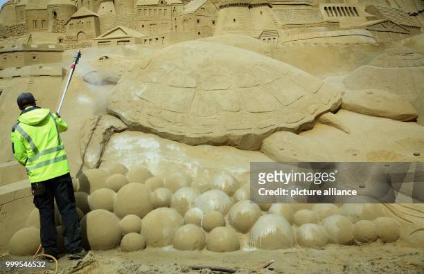 Artists work on a sandcastle at the Landschaftspark in Duisburg, Germany, 31 August 2017. Artists from Duisburg want to break the Guinness World...