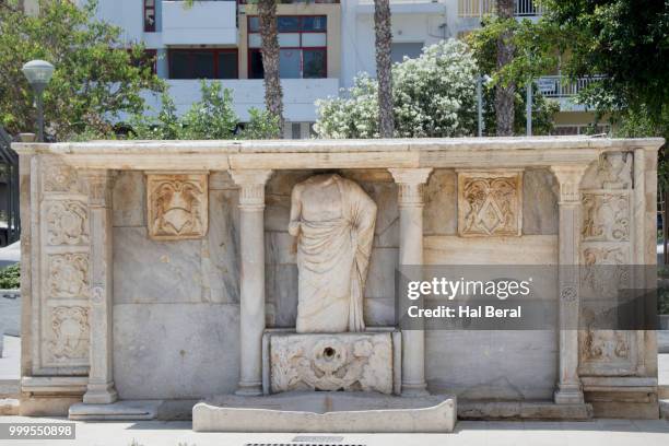 bembo fountain in herakleion - sea of crete stock pictures, royalty-free photos & images